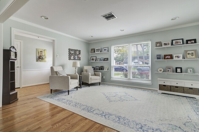 Photo - 12318 Woodthorpe Ln