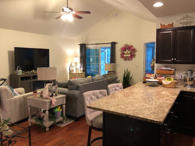 Photo - 137 Camelot Cir