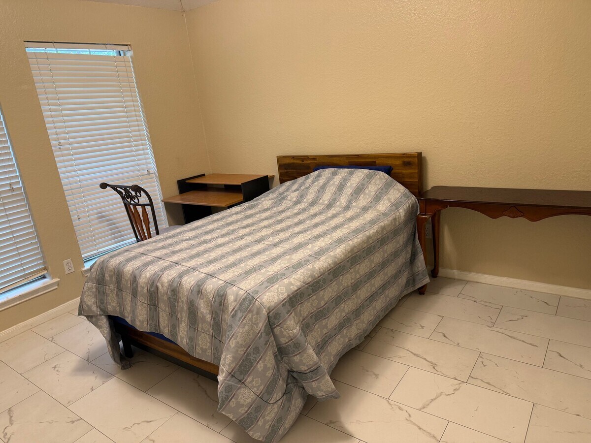 Photo - 1906 Gray Birch Dr