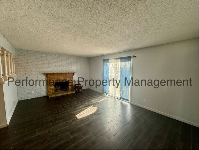 Photo - Cute 3 Bed/2 Bath Home in Taft w/ $0 Deposit Option