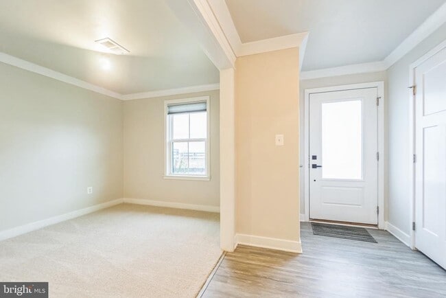 Photo - 641 Colindale St