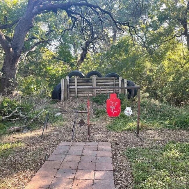 Gama exterior - 700 Oak Grove Loop