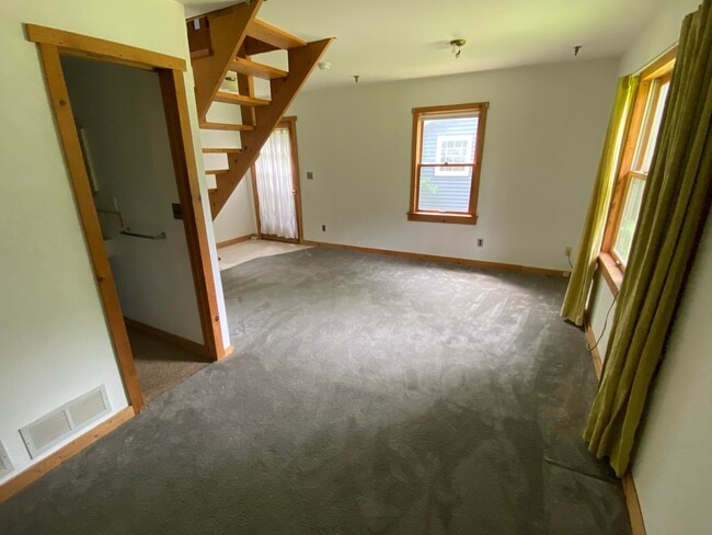 Photo - 21242 Randall St