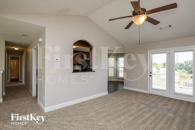Photo - 1666 Dillard Way