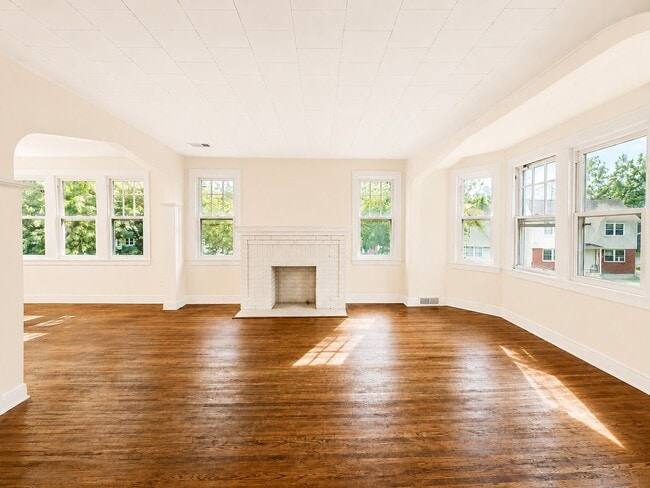 Building Photo - 134 Groveland St Unit Upper