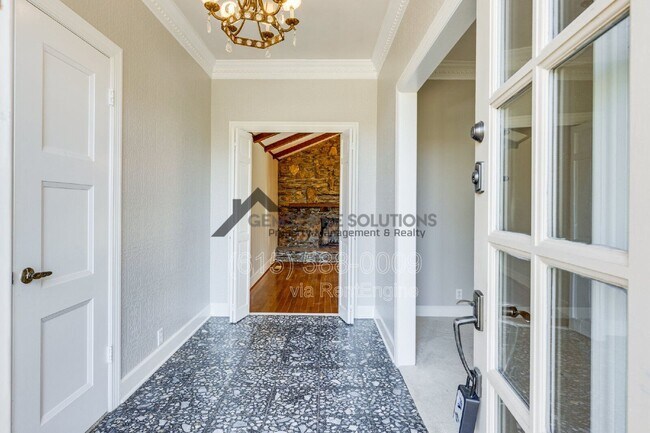 Photo - 1227 Carl Seyfert Memorial Dr