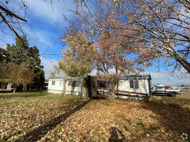 Building Photo - 681 E Ash St Rental