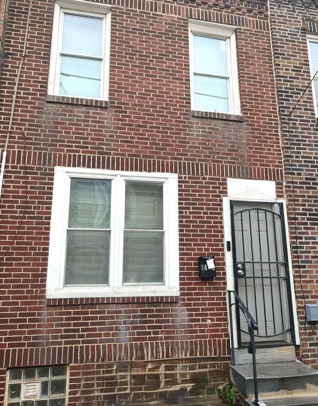 Building Photo - Stunning 2-Bedroom Townhouse in Point Breeze! Available NOW!