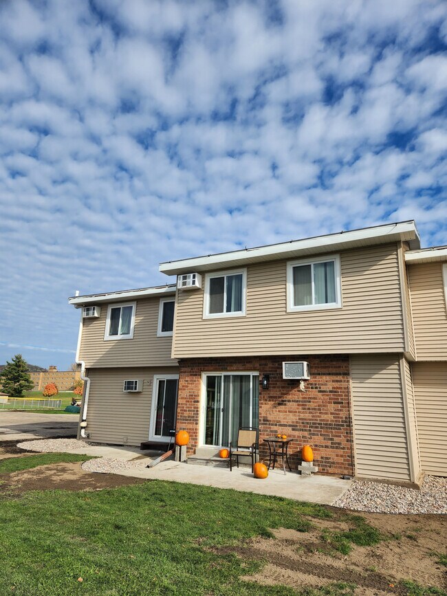 Arrowhead Apartments and Townhomes La Crosse, WI