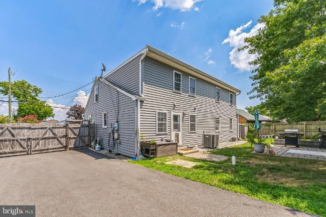 Photo - 14710 Featherstone Rd