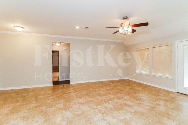 Photo - 2010 Lindentree Dr