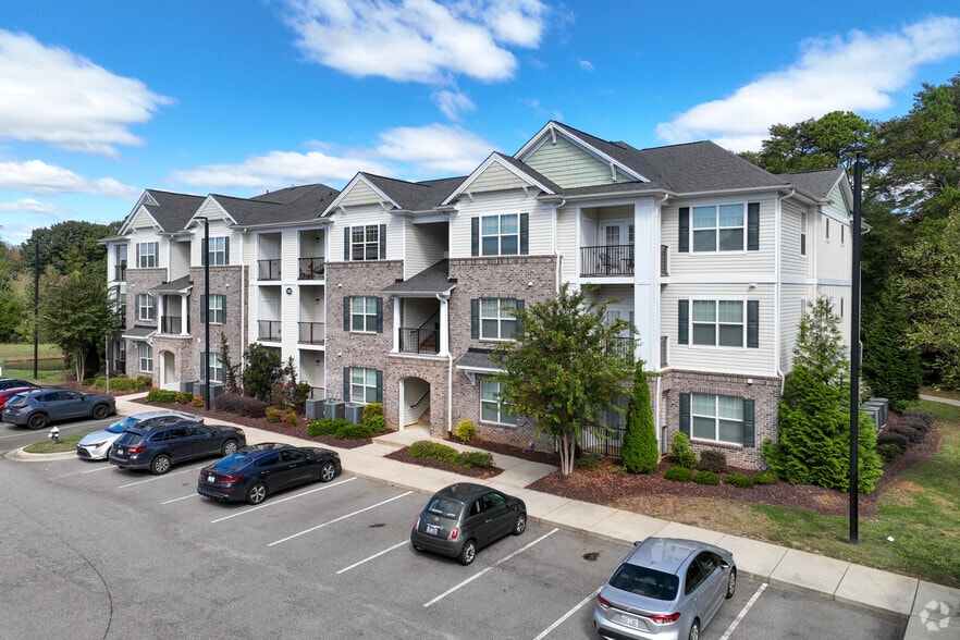 Fairway Village at Stoney Creek Apartments in Whitsett NC