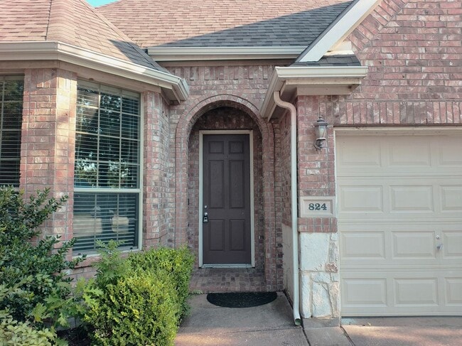 Photo - 824 Lake Grove Dr