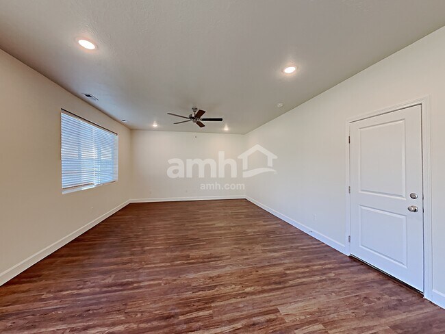 Photo - 1273 E White St