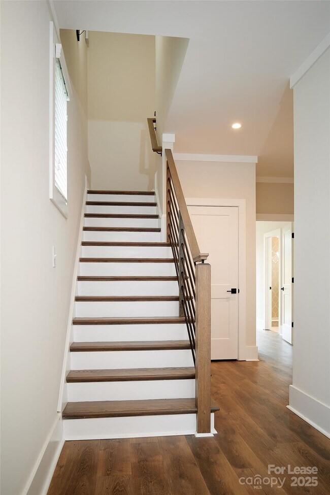 Photo - 1302 E 10th St