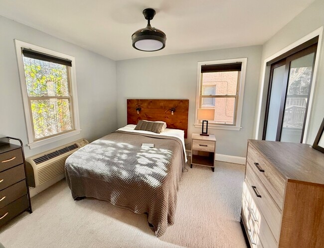 Photo - 1367 K St SE