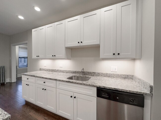 Photo - 1362 E 52nd St Unidad NA-9