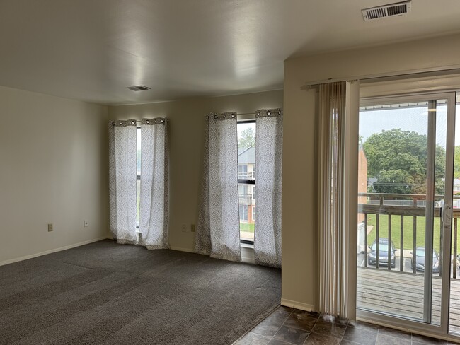 Photo - 1001 White Oak Rd Unit E31