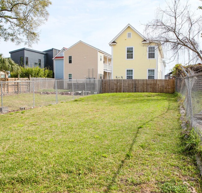 Photo - 196 Nassau St