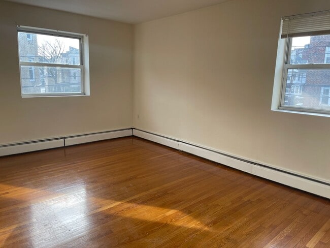 Photo - Packards Corner HUGE 1 bed , AC, Dishwasher HW floors Lots of Closets ! Now or 9.1 FREE MONTH