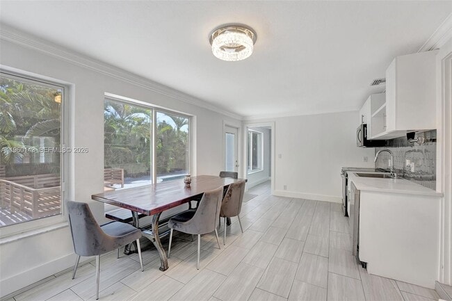 Photo - 701 NE 8th St