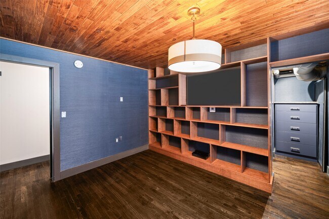 Building Photo - 1025 S Shepherd Dr Unit 110