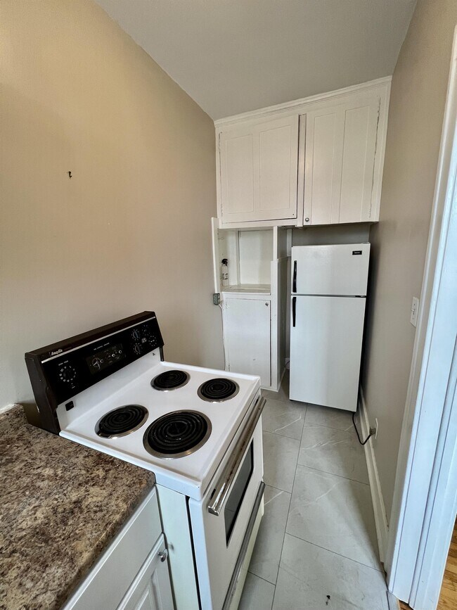 Photo - 36 Hanna St W Unit 7