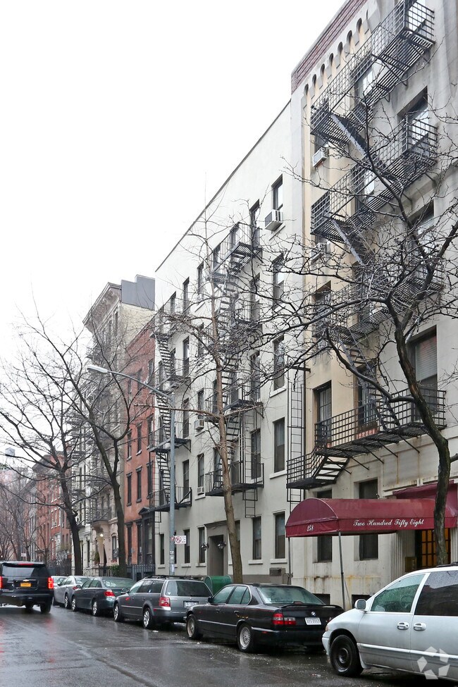 Primary Photo - 250 W 22nd St