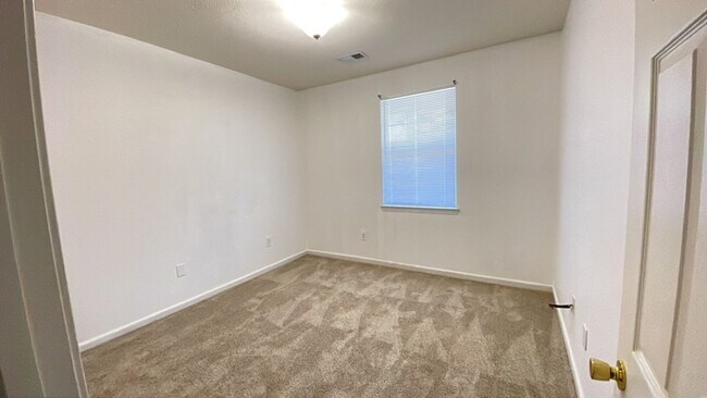 Photo - SPECIAL! 2 Bedroom/2 bath Condo; 1/2 off rent second month Unit 46-H