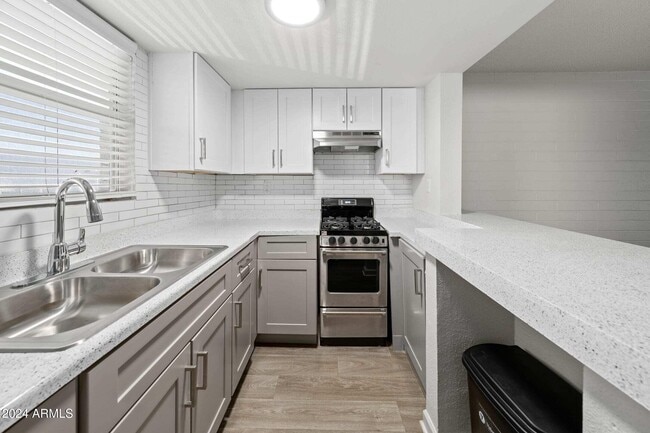 Photo - 1601 W Camelback Rd Unidad A10AW