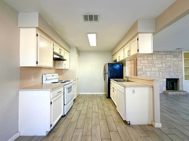 Photo - 209 E Noton St Unit 109