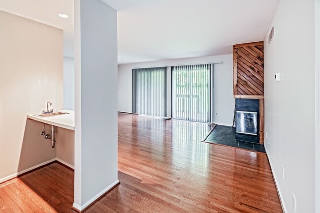 Photo - 33 Foxtail Ct