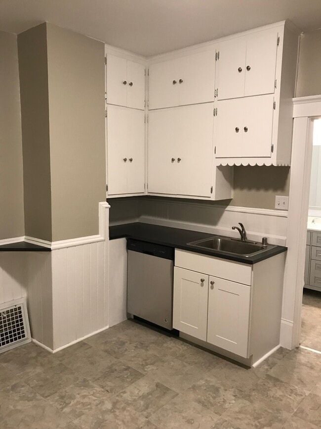 1939 Fillmore St NE Unit Lower