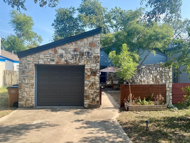 Building Photo - King Albert Unit A