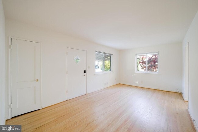 Photo - 5917 Rolston Rd