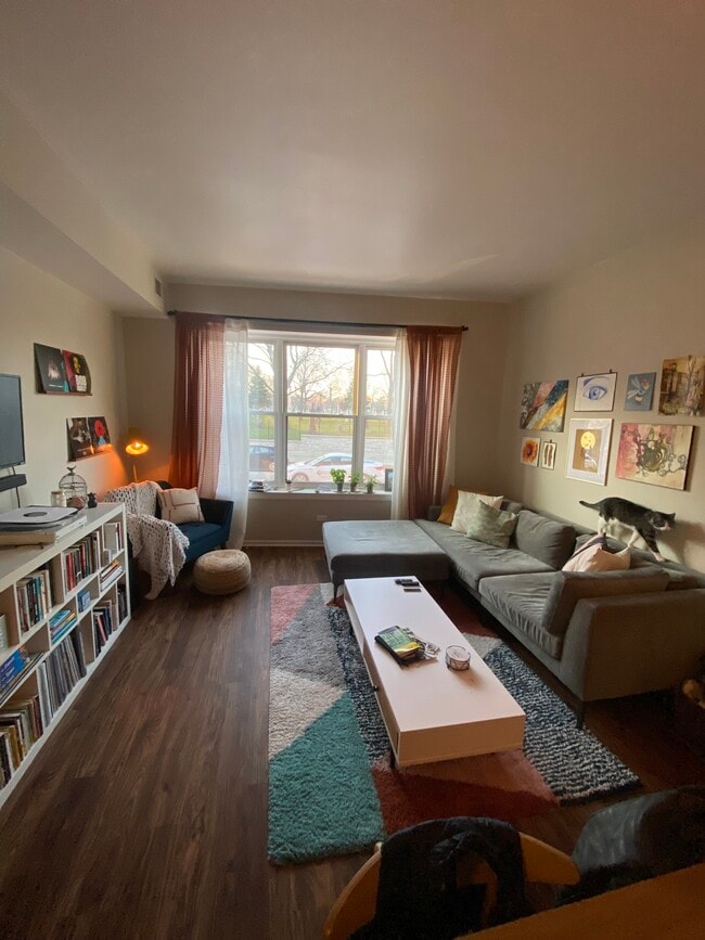 Building Photo - 1457 W Lawrence Ave Unit 1B Rental