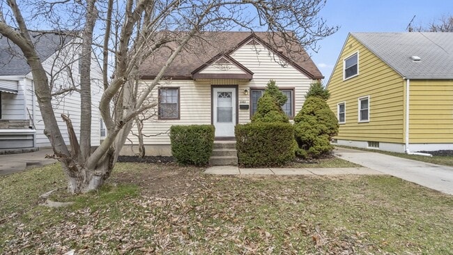 Building Photo - 2162 Champaign Rd