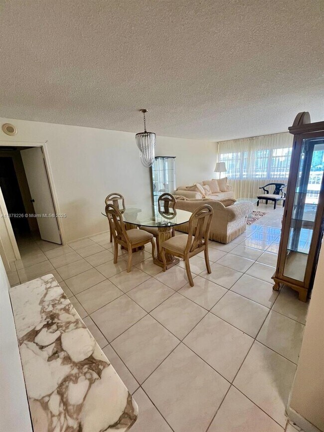 Photo - 251 174th St Unidad 1714