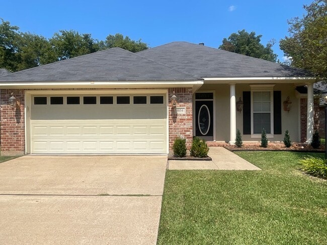 Building Photo - Azalea Gardens Beauty! A Must See! Rental