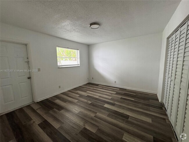 Building Photo - 400 SE 9th Ct Unit 6 Rental