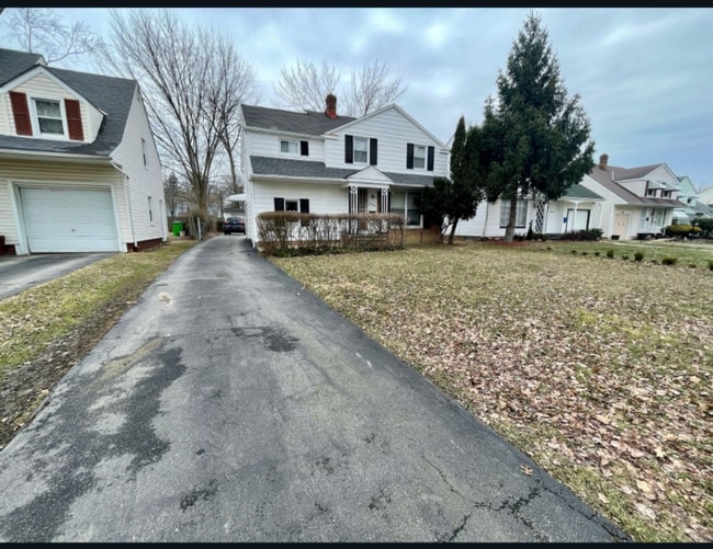 Building Photo - 19909 Shakerwood Rd Rental