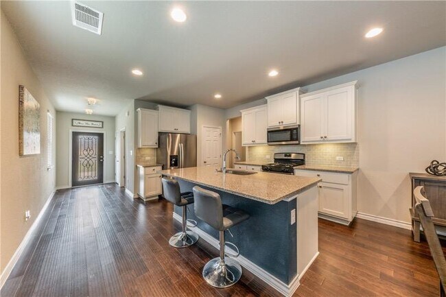 Photo - 138 Silktassel Way