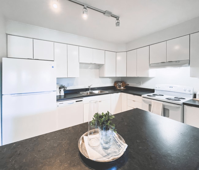 Building Photo - Torbay Road Apartments