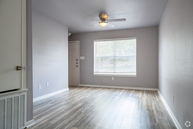 2BR, 1BA - 998SF