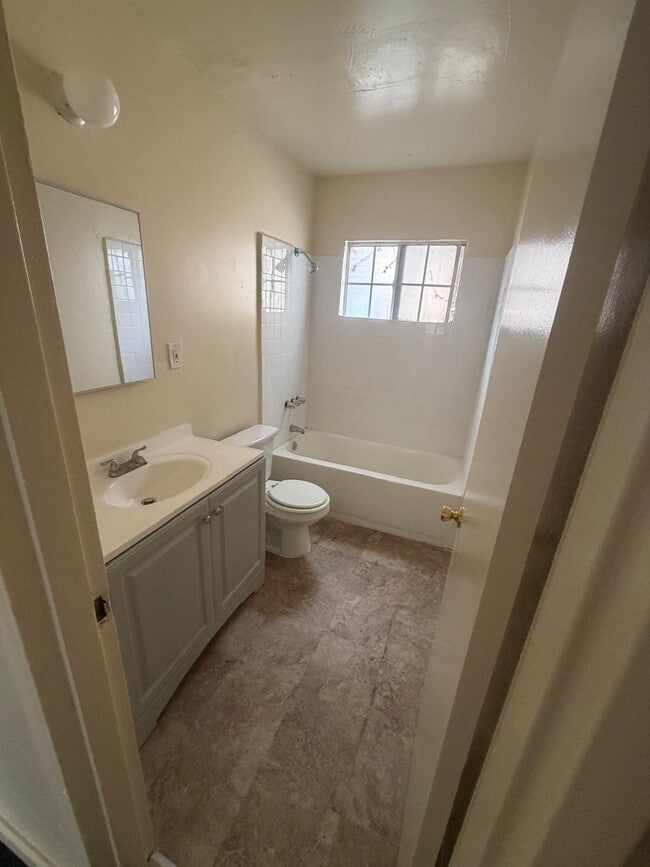 Photo - 3511-3525 W 27th St