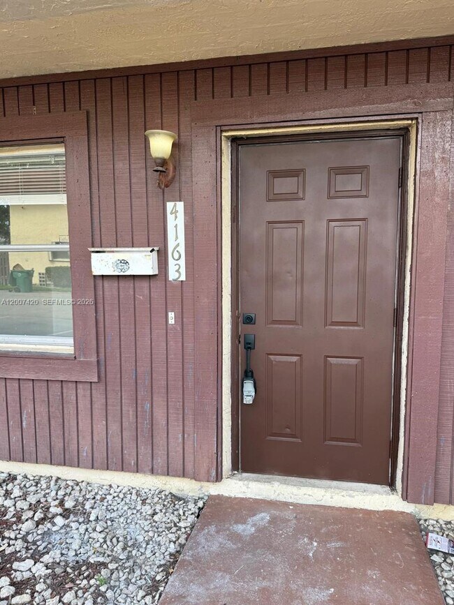 Building Photo - 4163 SW 66th Terrace Unit 108