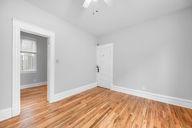 Photo - 3722 N Bosworth Ave Unit 2R