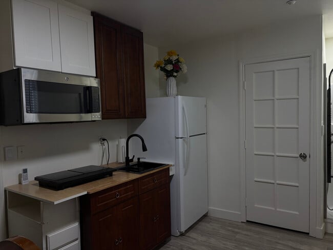 Photo - 15111 Hemlock Ave