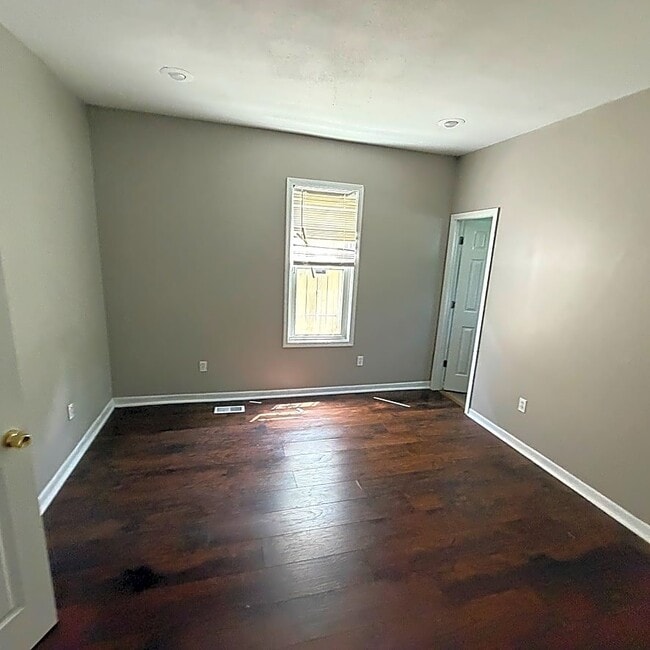 Photo - 3421 E 24th St