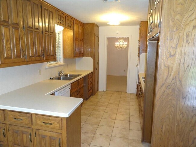 Photo - 309 S Grove Rd